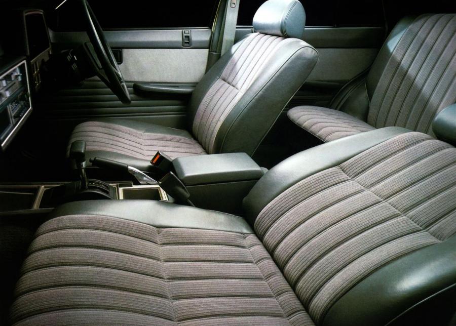 Интерьер Nissan Skyline Estate 1800 GL (VPJR30) 1981 года  (фото 5 из 5)